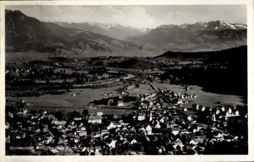 Ak Immenstadt im Allgäu Schwaben, Landschaftsaufnahme, Berge im Hintergrund, Stadtansicht, schwar