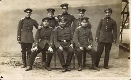 Foto Ak Deutsche Soldaten in Uniformen, Gruppenfoto, Kaiserzeit