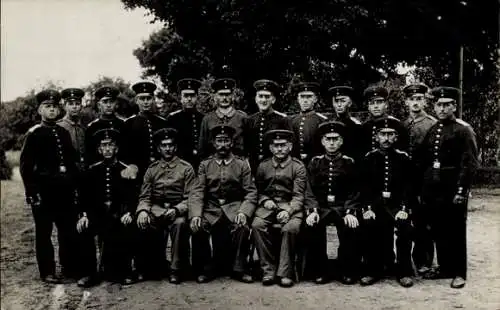 Foto Ak Deutsche Soldaten in Uniformen, Gruppenfoto, Kaiserzeit