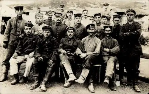Foto Ak Deutsche Soldaten in Uniformen, Gruppenfoto, Kaiserzeit