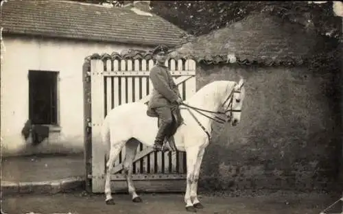 Foto Ak Deutscher Soldat zu Pferde, Porträt, Kaiserzeit