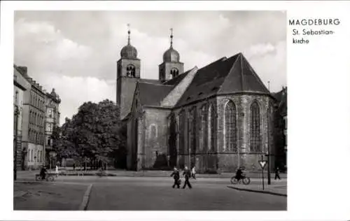 Ak Magdeburg an der Elbe, St. Sebastiankirche, Radfahrer, Passanten