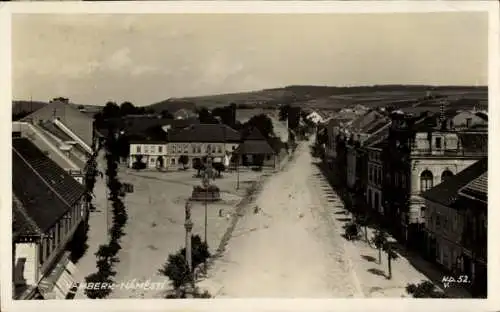 Ak Tomáš Garrigue Masaryk, Staatspräsident der Tschechoslowakei, Stadtplatz, Gebäude, Bäume, l...