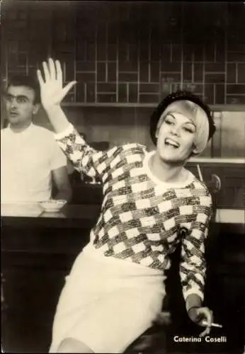 Ak Schauspielerin Caterina Caselli, Film Schlager mit Caterina, Filmszene, Zigarette