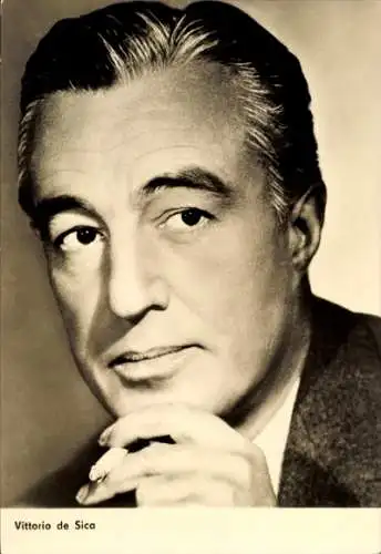 Ak Schauspieler Vittorio de Sica, Film Brot Liebe und Phantasie, Portrait, Zigarette