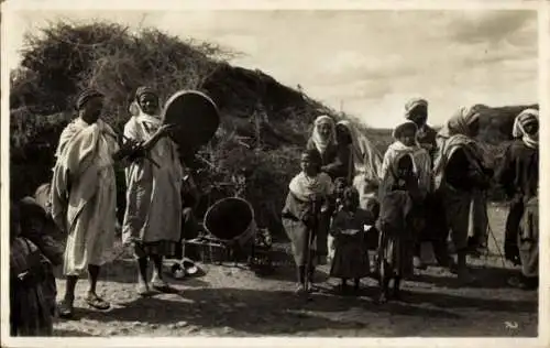 Ak Arabische Typen, Flötenspieler, Tamburin, Araber