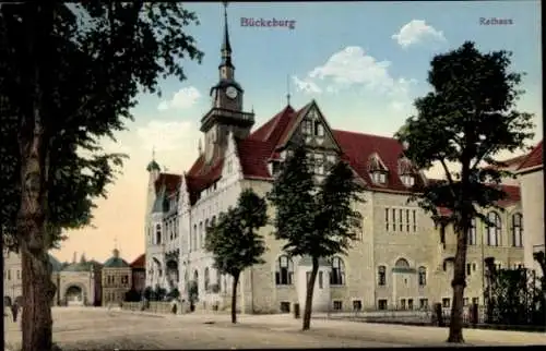 Ak Bückeburg im Kreis Schaumburg, Straßenpartie am Rathaus