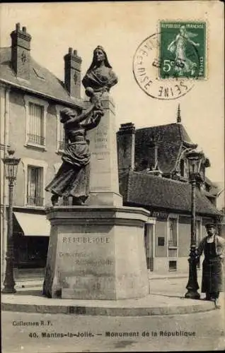 Ak Mantes la Jolie Yvelines, Monument de la Republique