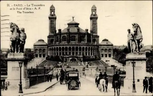 Ak Paris XVI Trocadéro, Le Trocadéro, Pont d'Iéna, historisches Bauwerk, Pferdefiguren, Straße...