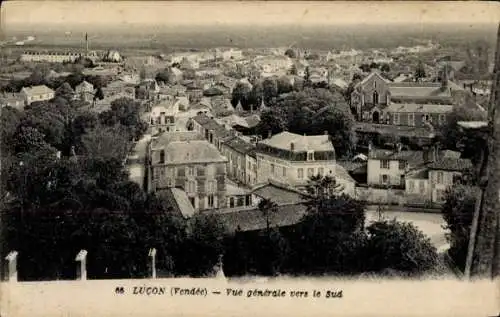 Ak Luçon Vendée, Stadtansicht, Südrichtung, historische Architektur