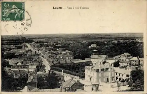 Ak Luçon Vendée, Aussicht auf  Häuser und Straßen, Luftaufnahme, historisches Flair