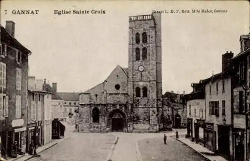 Ak Gannat Allier, Eglise Sainte Croix, historische Architektur, Straßenansicht, Postkarte