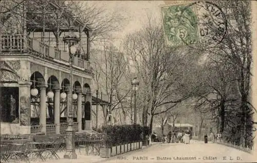 Ak Paris XIX Buttes Chaumont , Chalet in den Buttes Chaumont, Menschen, Bäume, historische Arc...