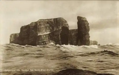 Ak Nordseeinsel Helgoland, Helgoland von Norden, Sturm, Felsen, raues Wetter