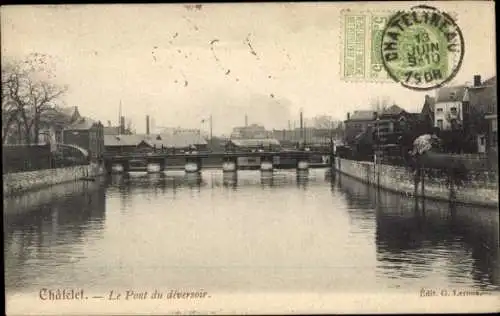 Ak Le Chatellet en Brie Seine et Marne, Brücke über den Fluss, ruhige Wasseroberfläche, Indust...