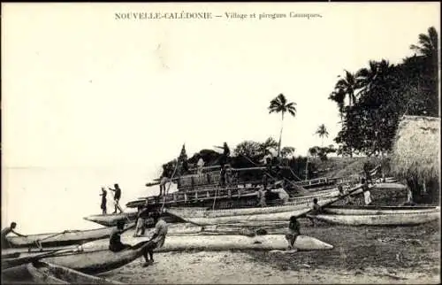 CPA Nouvelle Calédonie Nouvelle Calédonie, Village et pirogues Canaques