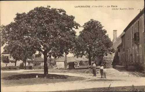 Ak Laperrière sur Saône Côte d'Or, La Place