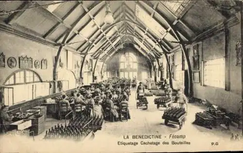 Ak Fécamp Seine Maritime, La Benedictine, Flaschen-Etikettier-Abteilung