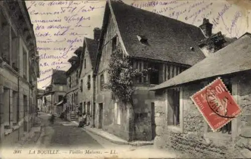 Ak La Bouille Seine Maritime, Altstadt mit schmaler Straße, Fachwerkhäusern, Poststempel