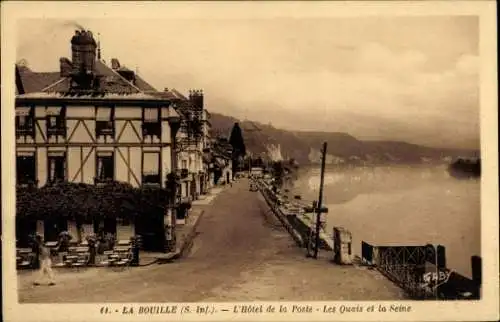 Ak La Bouille Seine Maritime, L'Hôtel de la Poste, Les Quais et la Seine, Flussufer, Gebäude