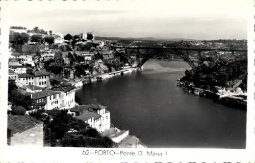 Ak Porto Portugal , Brücke Ponte D. Maria I, Flussansicht, Stadtansicht, Schwarz-Weiß-Foto