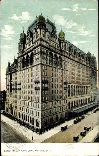 Ak New York City USA, Waldorf Astoria Hotel, imposante Architektur,  Ansicht, farbige Illustratio