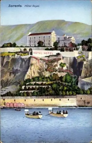 Ak Sorrento Campania, Hôtel Royal, Klippen, Boote, blühende Vegetation, Küstenansicht, Berglandsc