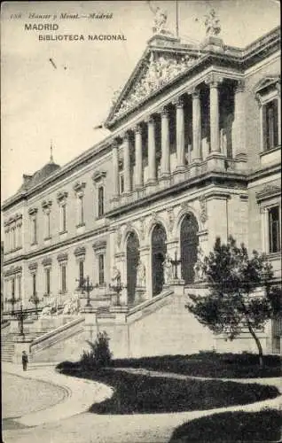 Ak Madrid Spanien, Biblioteca Nacional, monumentales Treppen,  Architektur