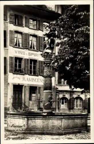 Ak Biel Bienne Kt. Bern, Brunnen mit Statue