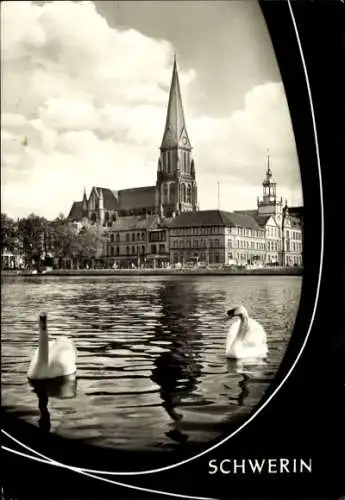 Ak Schwerin in Mecklenburg, Schweriner Schloss, St. Nikolai Kirche, zwei Schwäne
