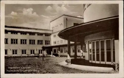 Ak Frankfurt an der Oder, Hochschule für Lehrerbildung, Gebäude, Garten, Wolken