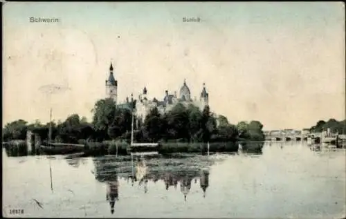 Ak Schwerin in Mecklenburg, Schloss  Wasseransicht, malerische Umgebung