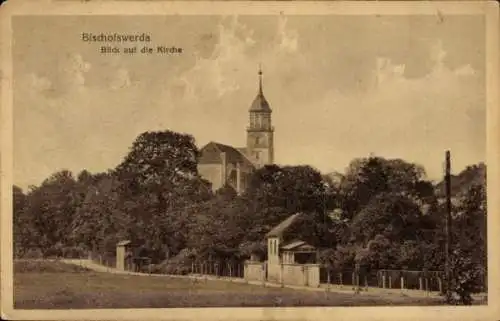 Ak Bischofswerda in Sachsen, Bild der Kirche, Bäume, ländliche Umgebung