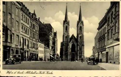 Ak Hof an der Saale Oberfranken Bayern, Katholische Kirche, Altstadt,  Architektur, Straßenansich