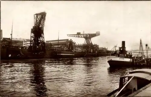 Ak Kiel,  Germaniawerft, Schiffe im Hafen, Industrieanlagen