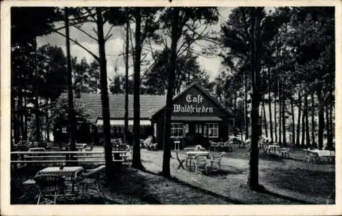 Ak Wuthenow Neuruppin in Brandenburg, Café Waldfrieden, Schwarzwald, Tische im Freien, Bäume