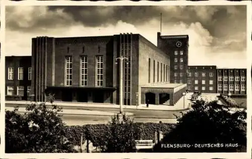 Ak Flensburg in Schleswig Holstein, Deutsches Haus, markante Architektur, klassische Bauweise, St