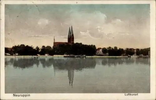 Ak Neuruppin in Brandenburg, Landschaftsmotiv, Stadtansicht, Kirche, Wasserfläche, Himmel