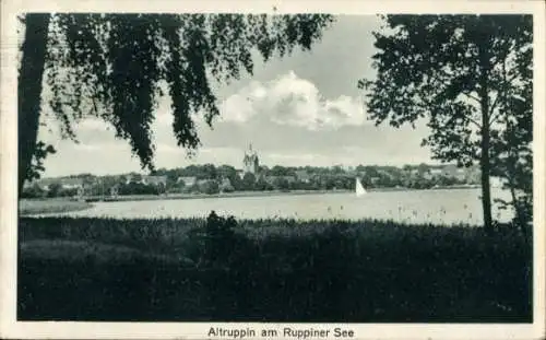 Ak Altruppin Neuruppin in Brandenburg, See mit Segelboot, Kirche im Hintergrund, Wolken, Bäume