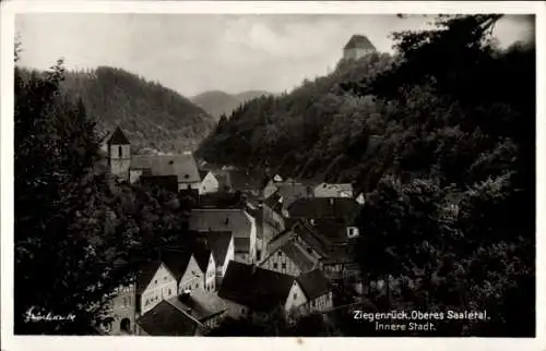 Ak Ziegenrück an der Saale Thüringen,  Oberes Saaletal, Innere Stadt, Landschaft mit Häusern