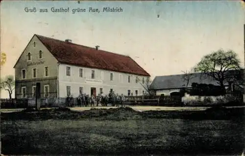 Ak Milstrich Oßling Ossling in der Oberlausitz, Gasthof grüne Aue,  Gebäude, Menschen in der Nähe