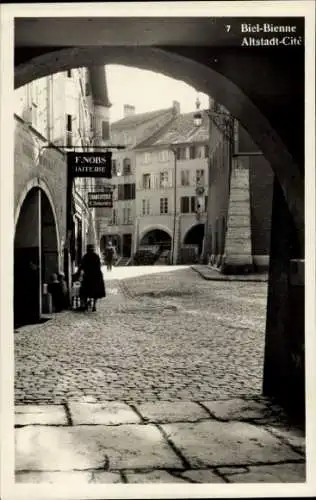 Ak Biel Bienne Kt. Bern, Altstadtbummel, Torblick