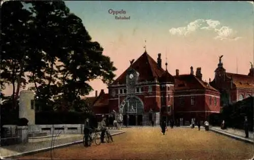 Ak Opole Oppeln Schlesien, Bahnhof, Straßenseite
