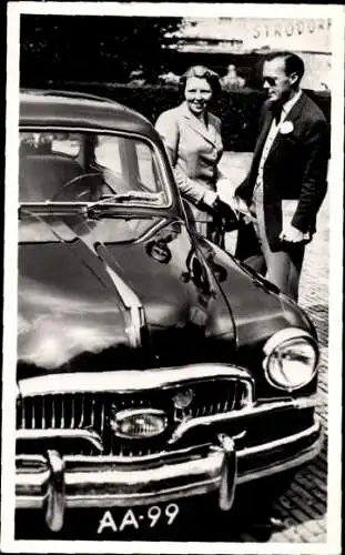 Ak Prinz Bernhard, Prinzessin Beatrix der Niederlande, Automobil Fiat 1400, 1956