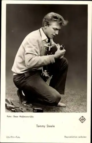 Ak Sänger und Schauspieler Tommy Steele, Portrait, Kameras, Ufa Film