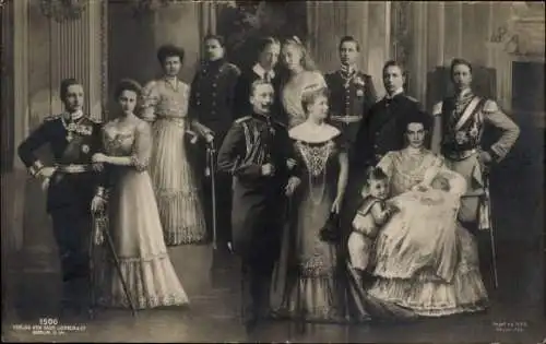 Ak Kaiserliche Familie, Kaiser Wilhelm II, Kaiserin Auguste Viktoria, Kronprinzenpaar, Liersch 1500