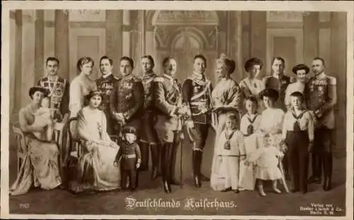 Ak Deutsches Kaiserhaus unter Kaiser Wilhelm II., Auguste Viktoria, Gruppenportrait, Liersch 7163