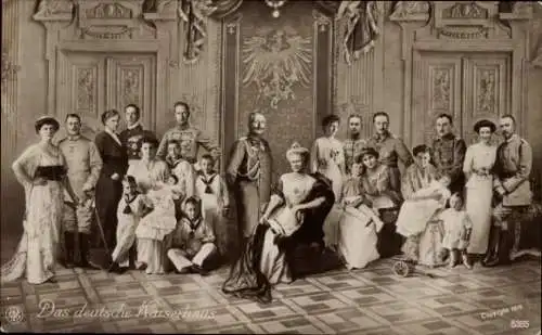 Künstler Ak Das deutsche Kaiserhaus, Wilhelm II, Kaiserin Auguste Viktoria, Kronprinzenfamilie