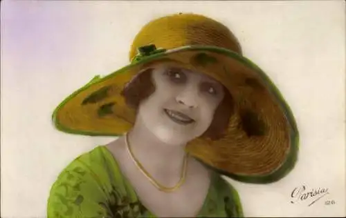 Ak Junge Frau mit einem Strohhut, Portrait, coloriert