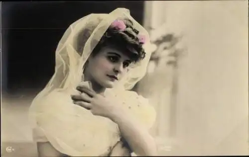 Ak Portrait einer jungen Frau, Schleier, coloriert